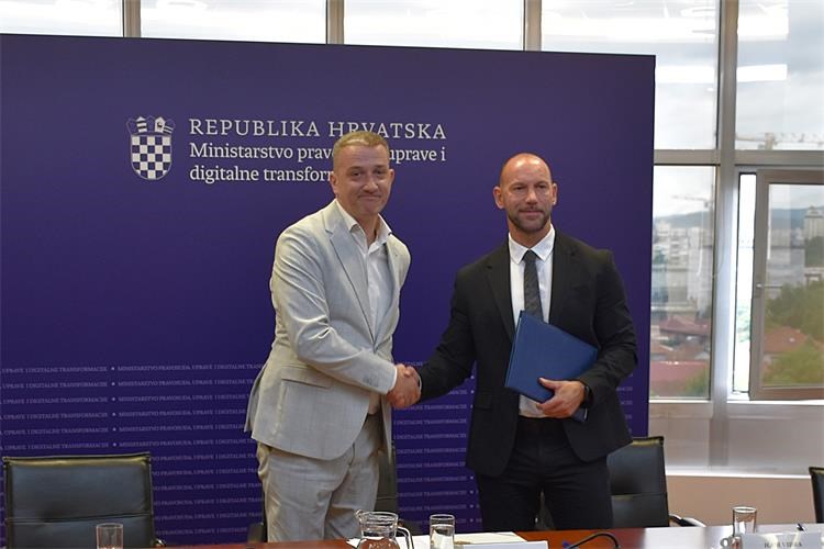 Slika /slike/potpisivanje 15.06..JPG